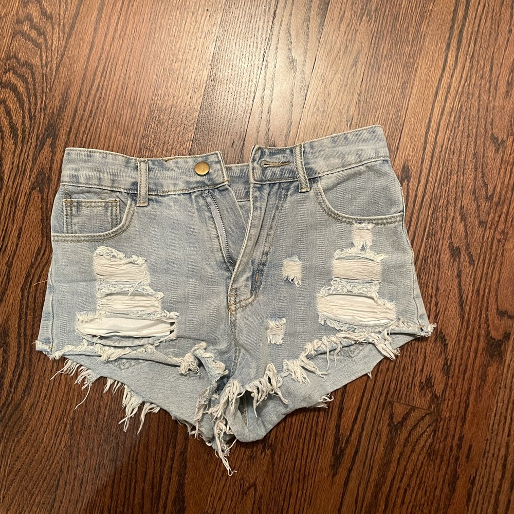 The perfect summer ripped jean shorts!